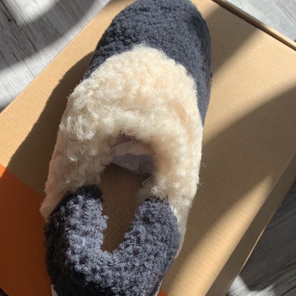 NWT Deckers X Lan slippers - Picture 3 of 7